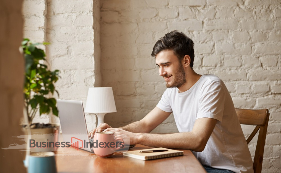 Balancing Freelancing With a Full-Time Job: A Guide to Professional Paths