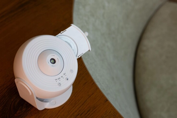 iHome 360 iH31B Manual​​ showcasing 360-degree sound technology and sleek design.